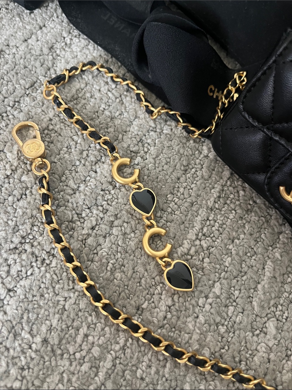 RARE CHANEL 22K Lambskin Black - Belt Bag with Chain - Coco de Toi Amour - Picture 3 of 9